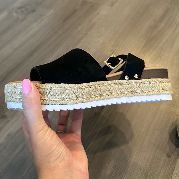 Black Sandals - Picture 6 of 7